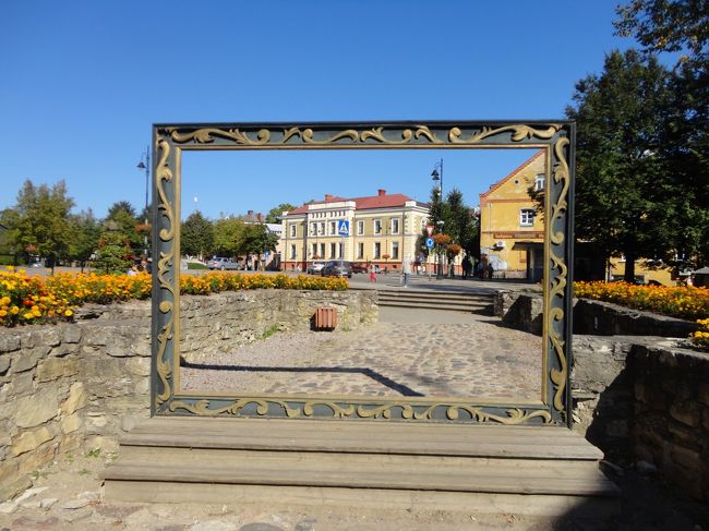 額縁を模したゲートがありました。ここから風景を切り取って写真にできる訳ですね。