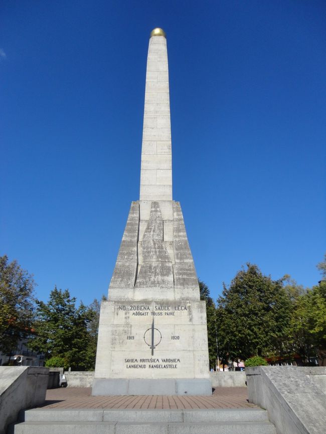 団結広場にある勝利のモニュメントです。