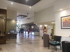 そろそろホテルチェックインです

ホリデイインエクスプレス

全面改装してかなり快適になったので、2回目の滞在です。