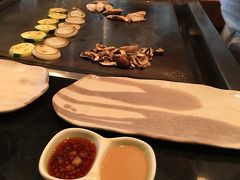 チェックインまで時間があるので
先にランチへ

ロイヤルハワイアンショッピングセンターの中にある鉄板焼のサントリーさんです