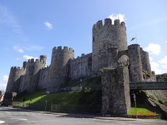 BBに荷物を置いて、コンウィ城へ
1283-1287年、エドワード一世によって建設されたこのお城。
1986年に「グウィネズのエドワード1世の城郭と市壁」として世界遺産に登録され、2019年10月には姫路城と姉妹城提携もされました。
訪問したのはその2か月前。BBのオーナーさんが「もうすぐ姉妹城提携されるんだよ～」、と嬉しそうに話してくれました。