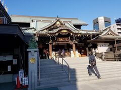 深川不動堂。本堂は左手の四角い建物です。