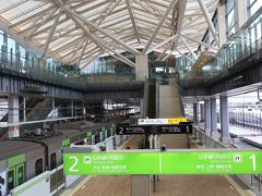 ３月１４日に開業した新しい「高輪ゲートウェイ駅」にやってきました。新型コロナに、全国で一番翻弄された駅と言っても過言ではありません。