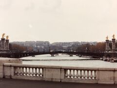 セーヌの橋でも一際目を引く
アレクサンドル３世橋