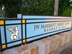 １０月29日（土）
シカゴ(ORD)空港を経由してアリゾナのフェニックス空港（PHX)に到着し、空港から乗り合いのスーパーシャトルでホテルに着きました。スコッツデール北部にあるリゾートホテル(JW Marriott)です。

