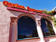 セドナの町で昼食休憩です。この地の料理を体験しよう、ということでメキシコ・レストランを選びました。