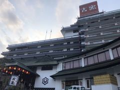 福島から下道で山形方面へ。
かみのやま温泉で1泊することにしました。
有名なホテル、古窯さんで1泊。