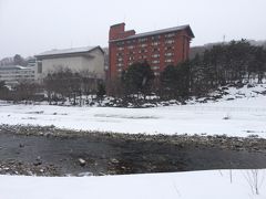 駅から徒歩5分程度で利根川の近くまできた。初めてきた人だとまさかこの川が利根川だとは思わないだろう。今回はあまり時間がなくて温泉には入ることができなかった。