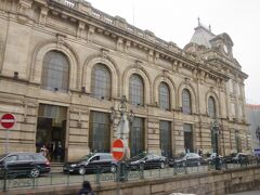 サン・ベント駅の前を通過します。
ここには後ほど歩いて戻って来ます。
