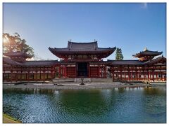 平等院鳳凰堂(世界遺産)
京阪宇治駅から徒歩10分
JR宇治駅から徒歩10分
拝観料、大人600円
言わずと知れた十円玉の表の景色(≧∀≦)
とにかく美しいです。