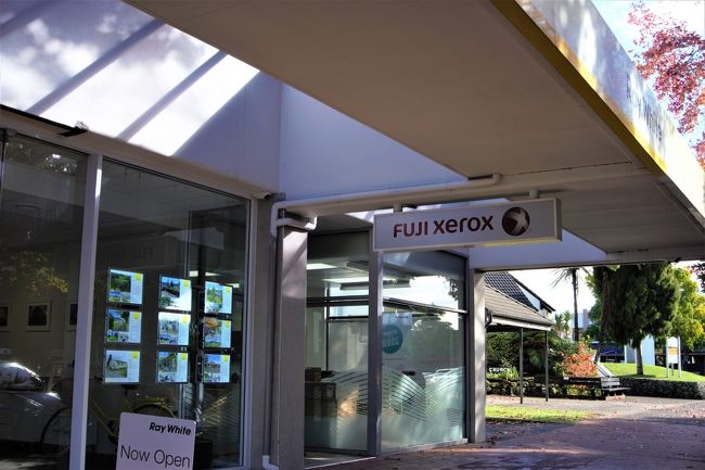 歩いていると、富士ゼロックスのロゴマークを見つけました。<br />やはり親近感が。