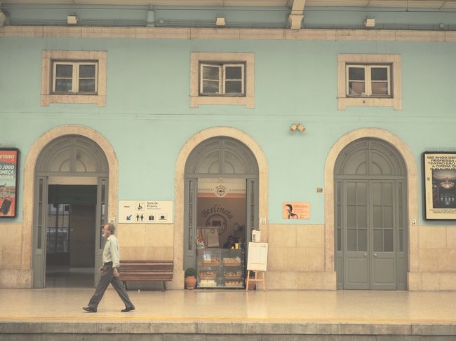 すっきりしたきれいな駅舎です。