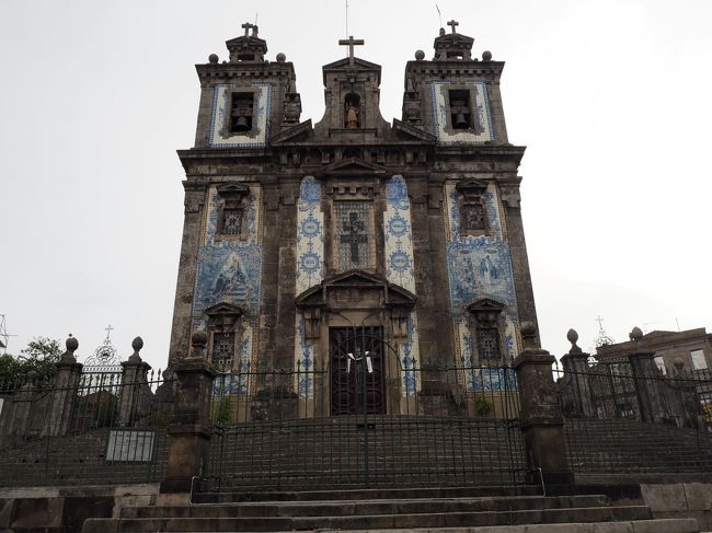 こちらもアズレージョが有名。<br />サント・イルデフォンソ聖堂。