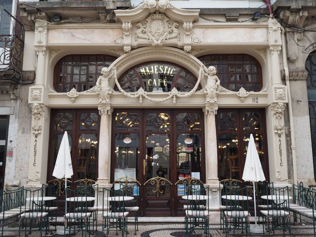 ハリーポッターが執筆されたことで有名なカフェ。<br />こちらも外観だけ。