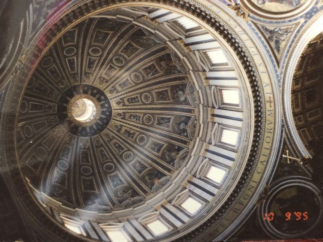 最初に観たのが、サン・ピエトロは<br />まずかった。。この後は何を観ても<br />感動できず。。