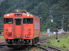 駅周辺には朝食が食べられる場所はなし。
なぜ事前に調べておかなかった、自分（笑）
仕方なく、新山口方面に向かう普通列車を撮影。