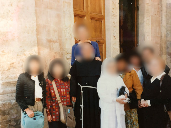 神父さんの声掛けで記念撮影<br />インターナショナルです！