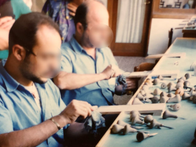 カメオ工房でマエストロ達の<br />手仕事を見学させてもらいました。