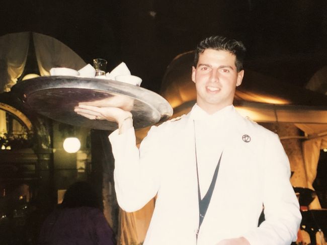 トム・クルーズもいます。^^<br /><br />カメラを向けるとサッとポーズ<br />エレガントな所作で、しかも美形の<br />カメリエーレしかいません！