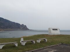 　神威岬公園で自転車を止め休憩する。