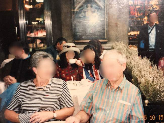 お茶をして過ごしました。<br />ツアーの方が我々を見つけてカメラを<br />構えたら、我々の前の席のご夫妻が<br />戸惑いながらカメラ目線でポーズを！<br />自分たちを撮ってると勘違いされた<br />みたいですね。^^