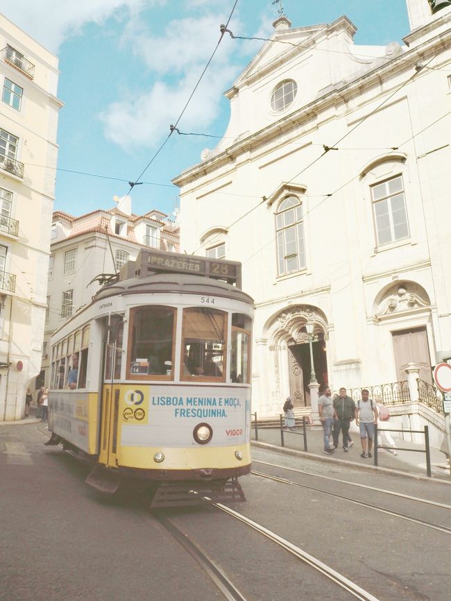 リスボンへ到着。<br />町歩きスタート！<br />やっぱりこのトラムを見るとポルトガルに来たなあー！と実感します。