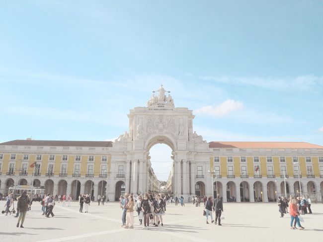 コルメシオ広場に戻って来ました。<br />だだっ広くて爽快。