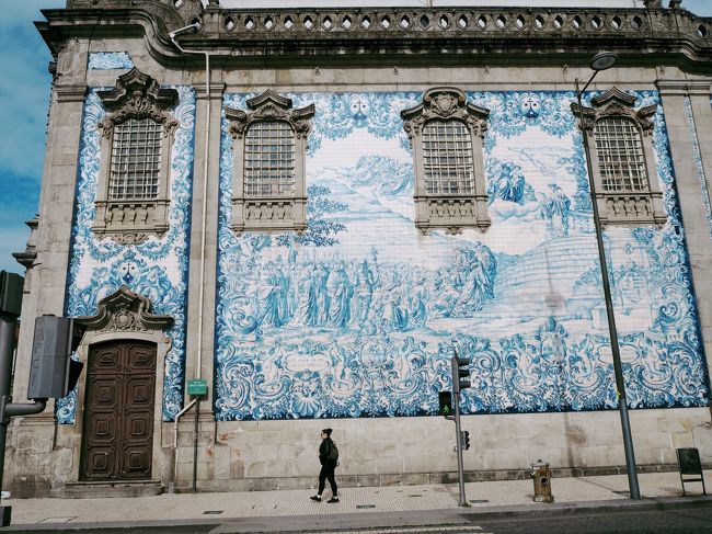 こちらは水色より。<br />繊細な印象です。