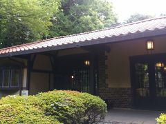 こちらは喜寿のお祝いに、清水組より贈られた洋風の茶室です。