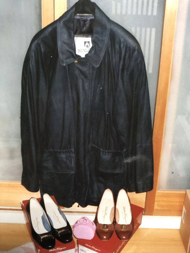 この旅の収穫。<br />当時はフェラガモちゃんでしたね。。<br /><br />大阪人の気質にも合う、イタリアが<br />大好きになり、実はこの次の旅も<br />イタリア！<br />しかも、ほぼ逆ルートの旅だった記憶…<br /><br />写真から当時の記憶も呼び覚まして…<br />備忘録 10弾も頑張ってみましょう！