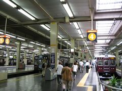 大阪梅田駅着。
徳島行きのバス停がある大阪駅まで歩きます。