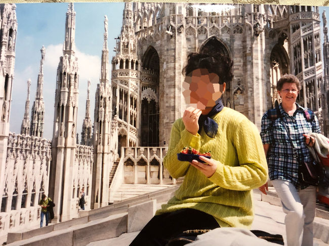 フリータイムに屋上へ。<br />露店で買っておいた苺を頬ばりながら<br />リラックス ♪