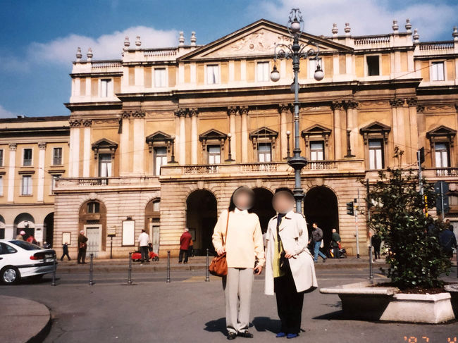 続いてガレリアを通り抜け、スカラ座へ