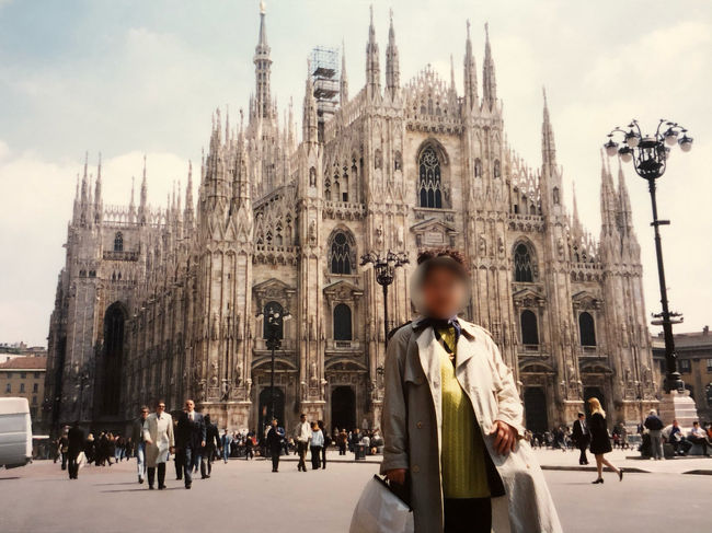 前回はチャイナVIPのせいで<br />入れなかったドゥオモ内部は<br />ガイドさんと一緒に。。<br />ステンドグラスが多い重厚な聖堂でした。