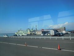 垂水港に到着しました。再びバス旅です。