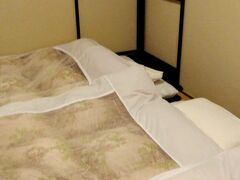 突然飛びますが、、、
今宵から3泊するお宿「旅館 富士」さんへ
衣桁が昔ながらなんだけどｗ
旅館全体綺麗にリフォームされてて、とってもきれいなのです。