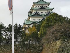 熱田神宮から名古屋市街を通り抜けて、名古屋城です。
裏手の公演から一望。