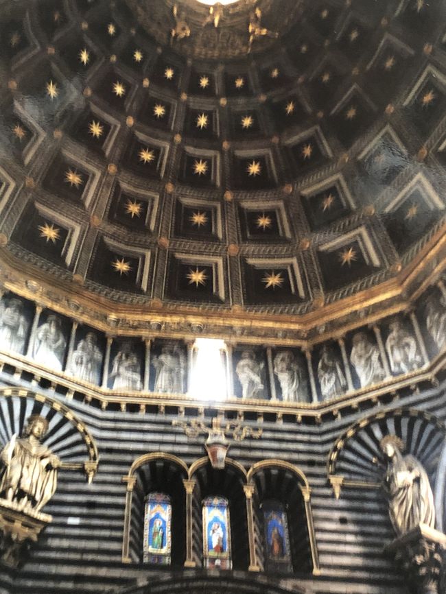 ドゥオモのクーポラには、星