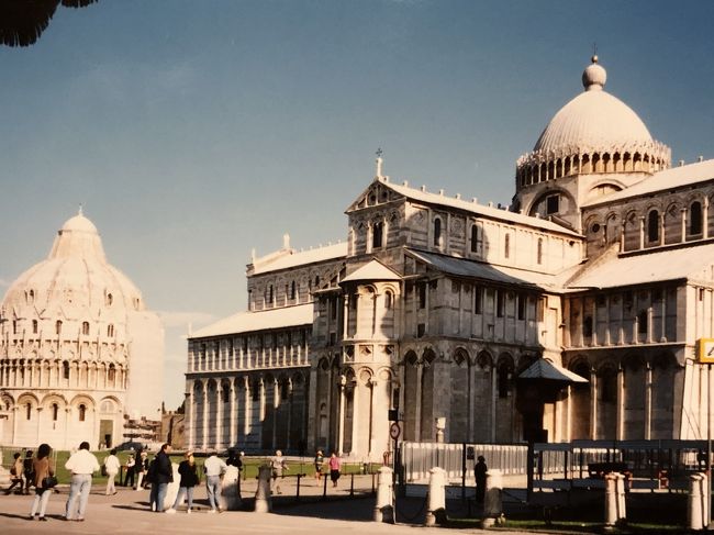 洗礼堂では、素晴らしい歌声で<br />音響効果の程を披露して頂きました。