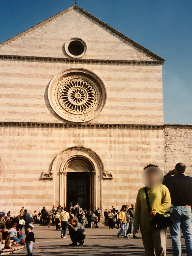 アッシジのもう一人の聖人<br />サンタ・キアーラが眠る<br />サンタ・キアーラ教会