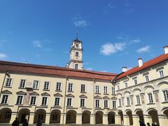 ビリニュス大学。１５７９年に建設されたヨーロッパで３番目に古い大学だそうです。