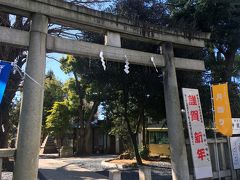 １３＜鳩森八幡神社＞
明治神宮の参拝を終え、タクシーで近くの「鳩森八幡神社」へ。
昔、このあたりに空より白雲が降り、村人が近づくと数多くの白鳩が西に向かって飛び去った。「これは縁起がいい」と村人が小さな祠を建てたのがこの神社の始まりです。今日は「鳥」に縁があるなあ。