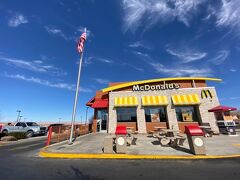 既にランチタイムということで、ページの街の入り口にあるマクドナルドに入ります。

アメリカに来て初のマクドナルドです！本場！