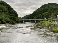 駐車場から眺めた鹿跳橋と鹿跳渓谷。