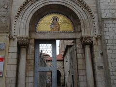 エウフラシウス聖堂
Eufrazijeva bazilika

ここが聖堂への入り口。