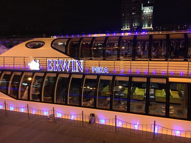 クルーズ船は会社やメニューにより色々な価格設定があります。これは私たちが乗るより高級な船。