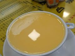 ホテルに戻る途中、地図にマークしていたスイーツ屋を見つけ
アーモンドパウダー＆たまごのプリンを食べる。
温かいのと冷たいのが選べ、私は温かいのをオーダー。
優しい味にホッとする。

しかしさっきの麺は衝撃的だったなぁー