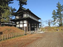 北門（亀甲門）から外に出ました．快晴になりました．