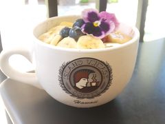 ホテルでチェックインしたら、まずはこちらでアサイボウル。
ロイヤルハワイアン店です。