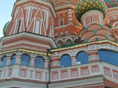 そして過去2回はカラフルたまねぎを外から見て「ロシアに来たー！」という感激を味わったのみの聖ワシリー寺院の中へ。
